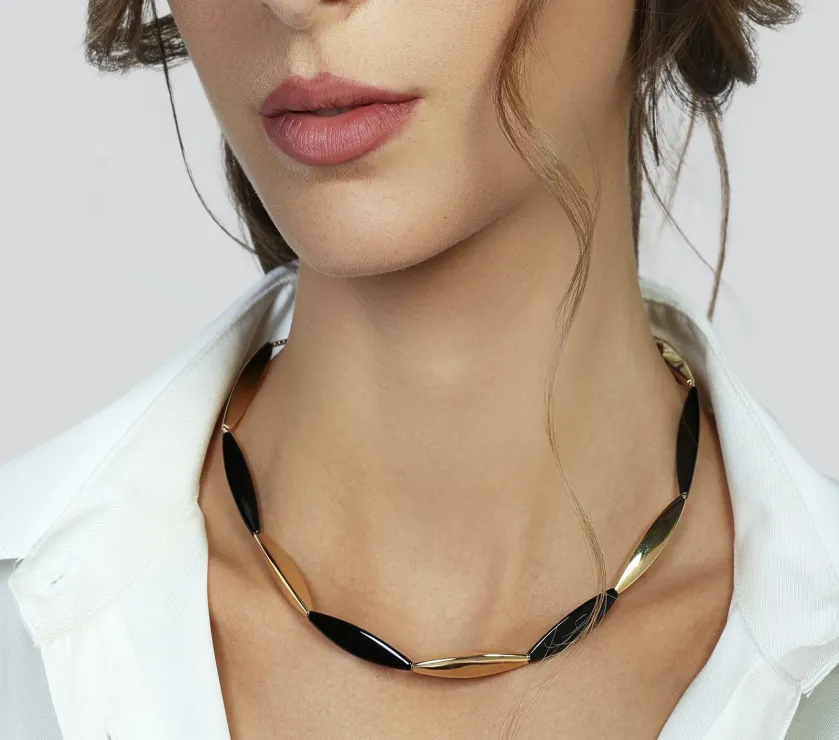 Collana Aria con elementi neri